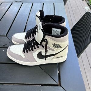 Nearly new - Goretex Air Jordan 1’s Size 8.5